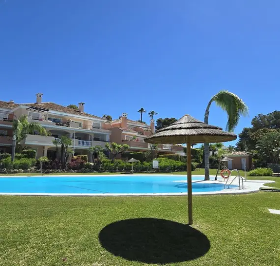 Sale of penthouse duplex in Estepona