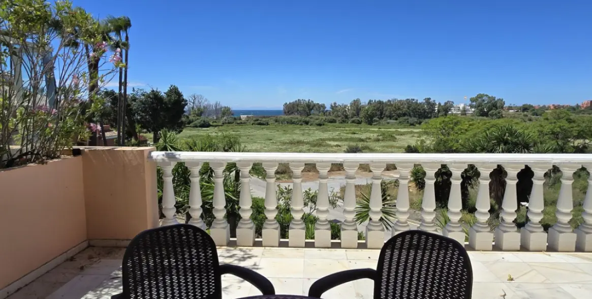 Sale of penthouse duplex in Estepona 2
