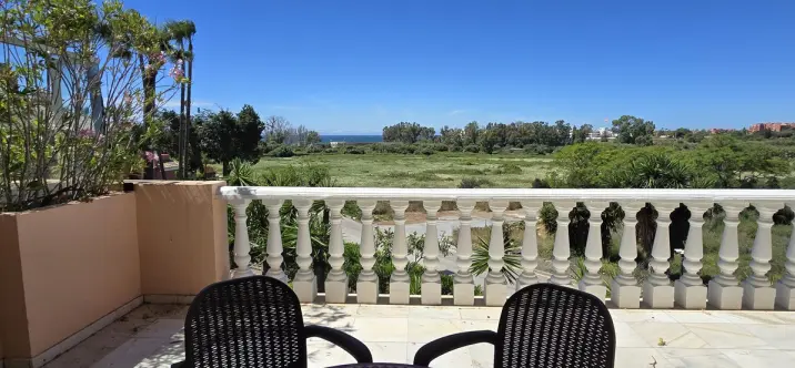 Sale of penthouse duplex in Estepona 1