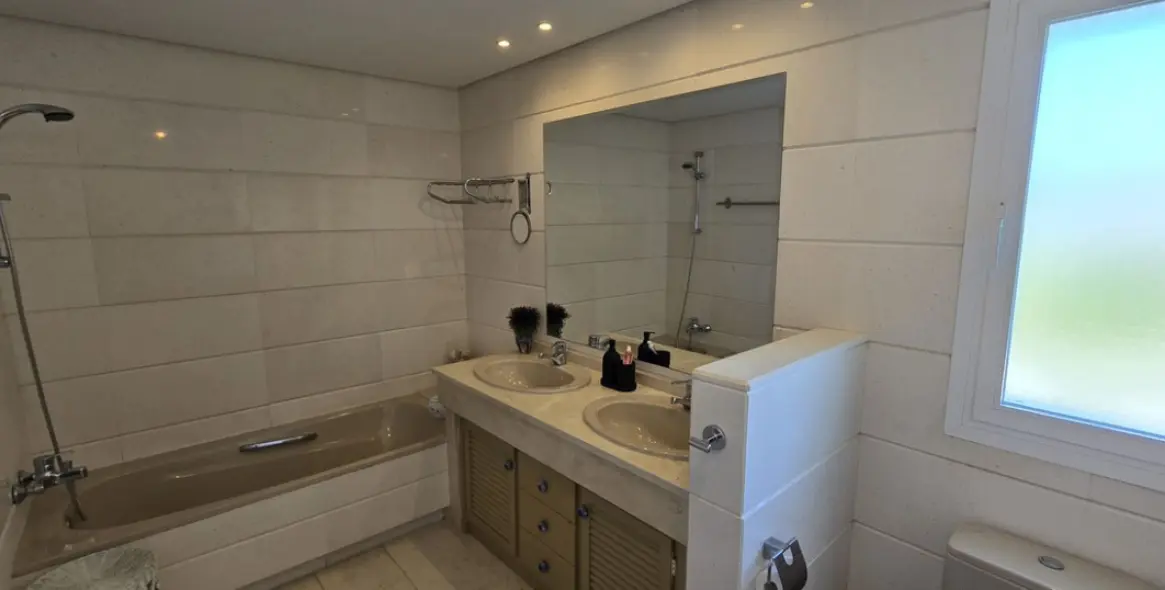 Sale of penthouse duplex in Estepona 7