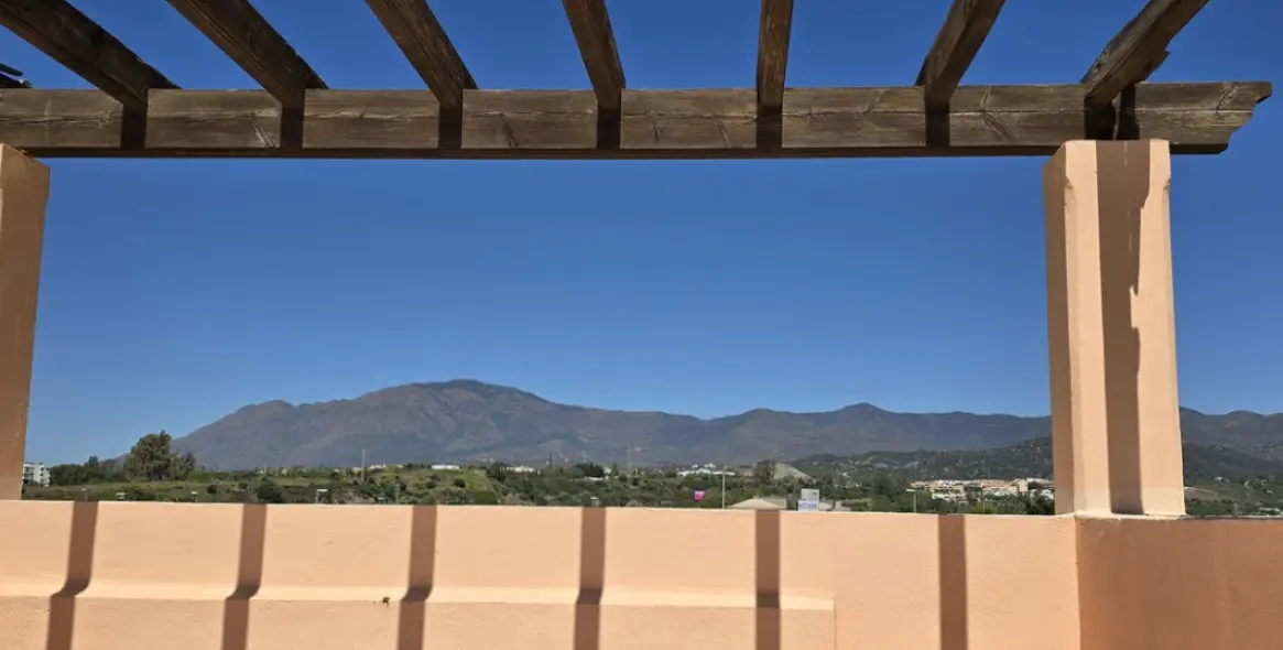 Sale of penthouse duplex in Estepona 8