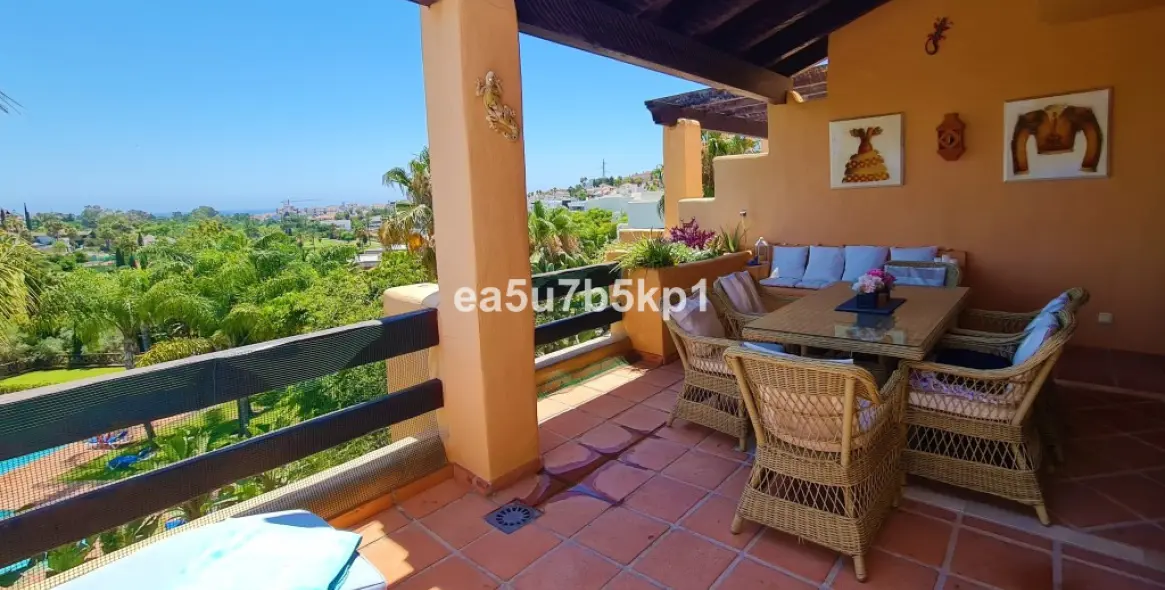 Sale of penthouse in Estepona (district New Golden Mile) 1
