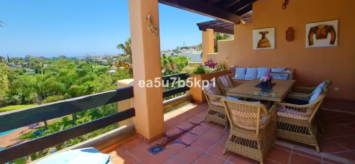 Penthouse R4860943 0