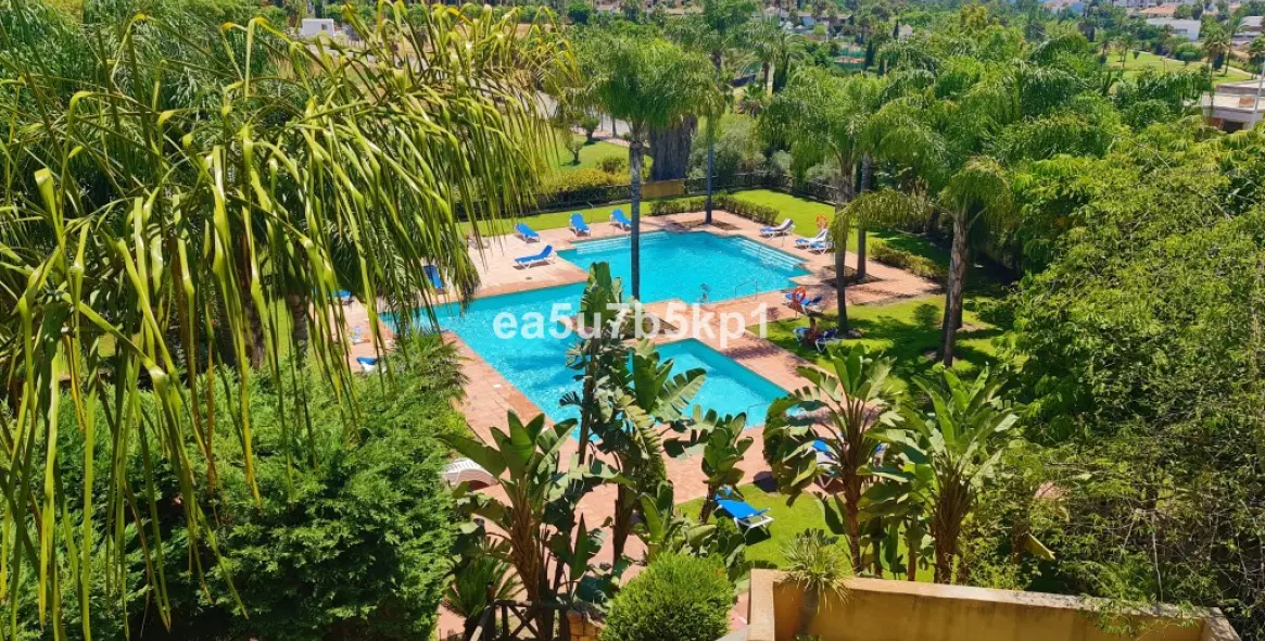 Sale of penthouse in Estepona (district New Golden Mile) 2