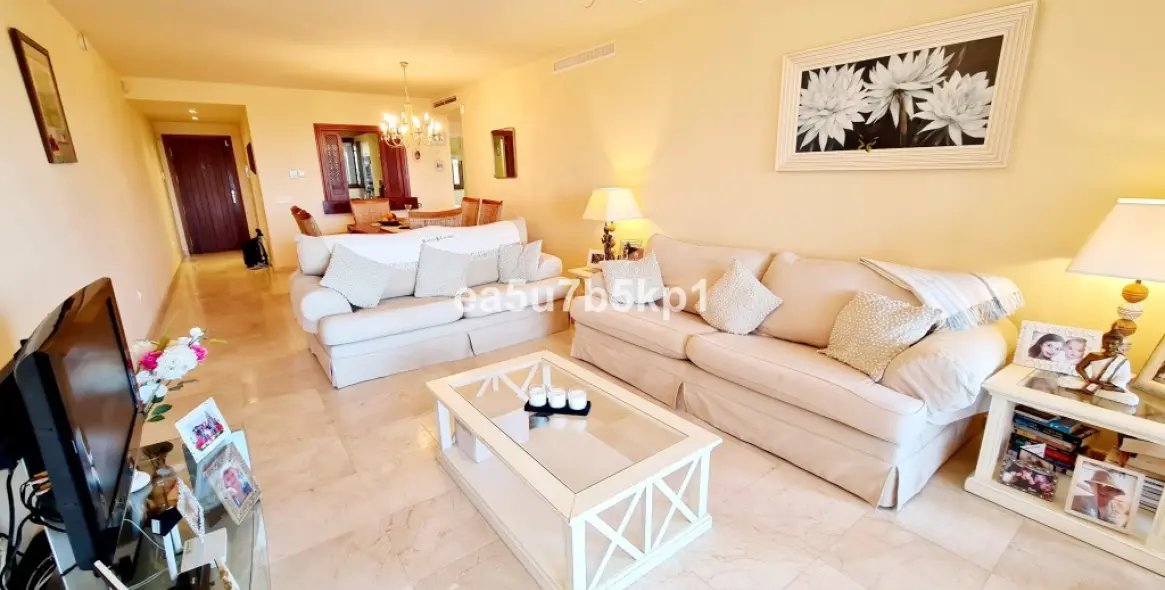 Sale of penthouse in Estepona (district New Golden Mile) 3