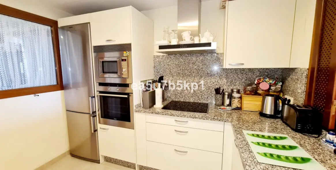 Sale of penthouse in Estepona (district New Golden Mile) 4