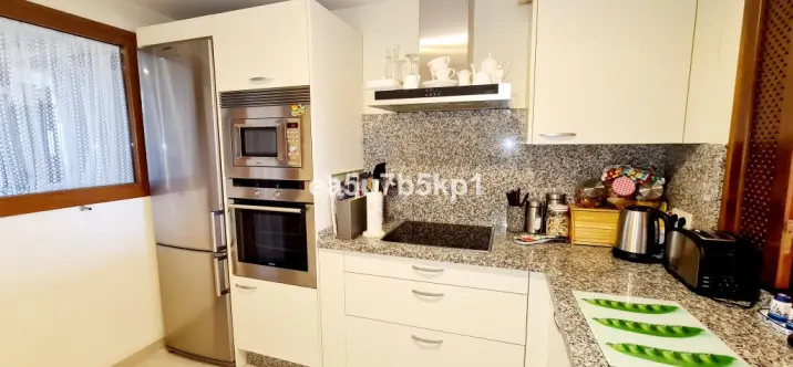 Penthouse R4860943 3