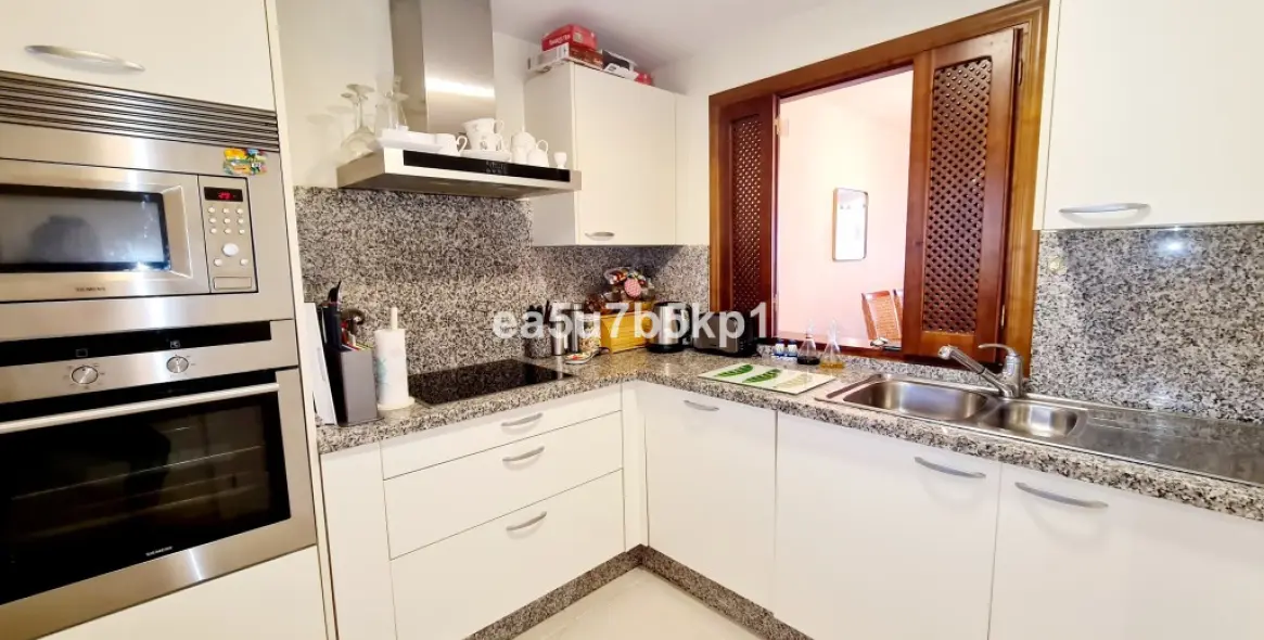 Sale of penthouse in Estepona (district New Golden Mile) 5