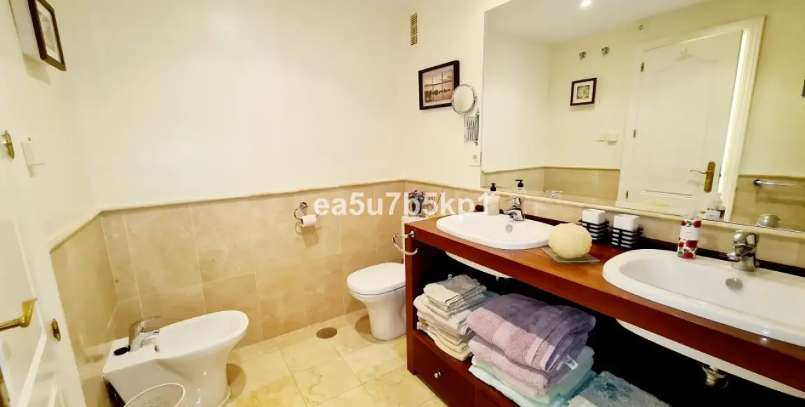 Sale of penthouse in Estepona (district New Golden Mile) 9