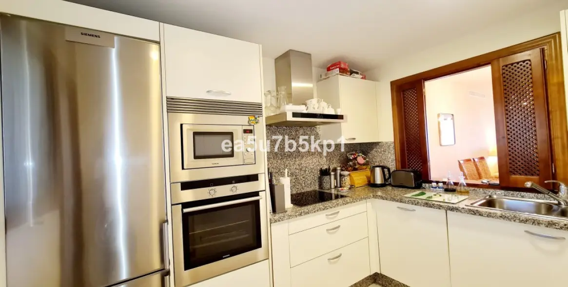 Продажа пентхауса в New Golden Mile 12