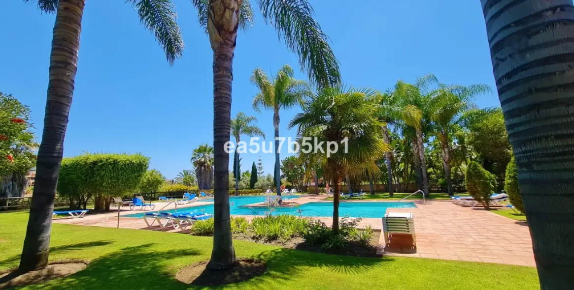 Продажа пентхауса в New Golden Mile 16