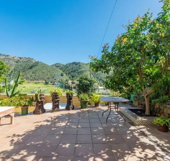 Sale of ground floor apartment in Benahavís