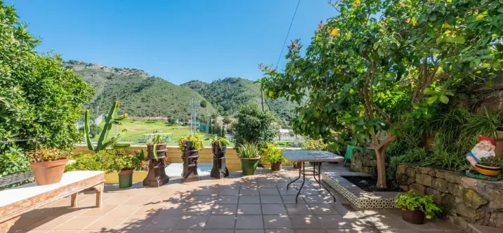 Sale of ground floor apartment in Benahavís 0