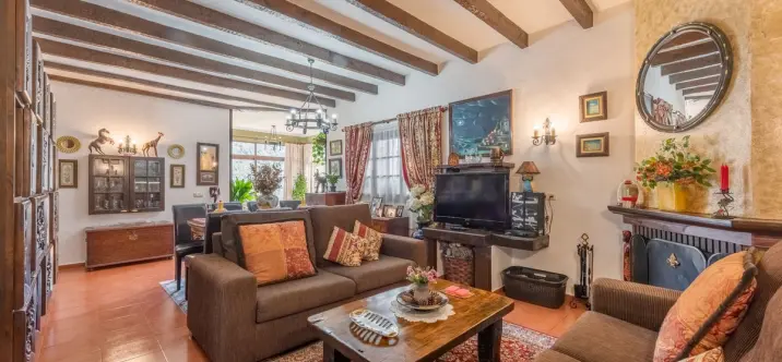 Sale of ground floor apartment in Benahavís 1