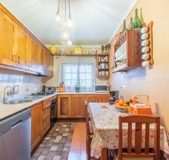 Sale of ground floor apartment in Benahavís