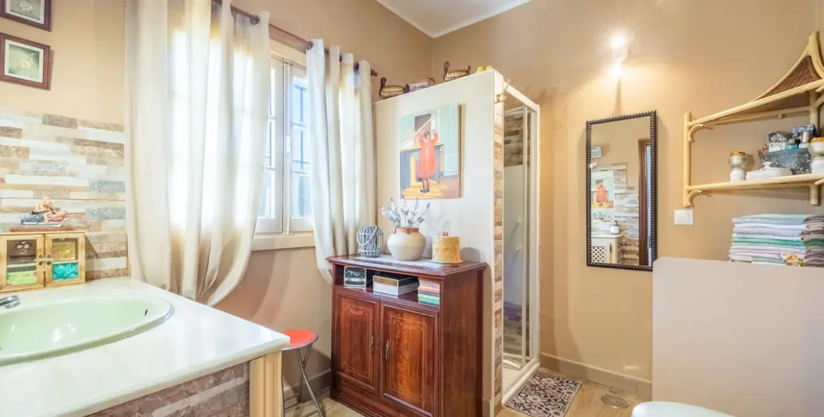 Sale of ground floor apartment in Benahavís 6