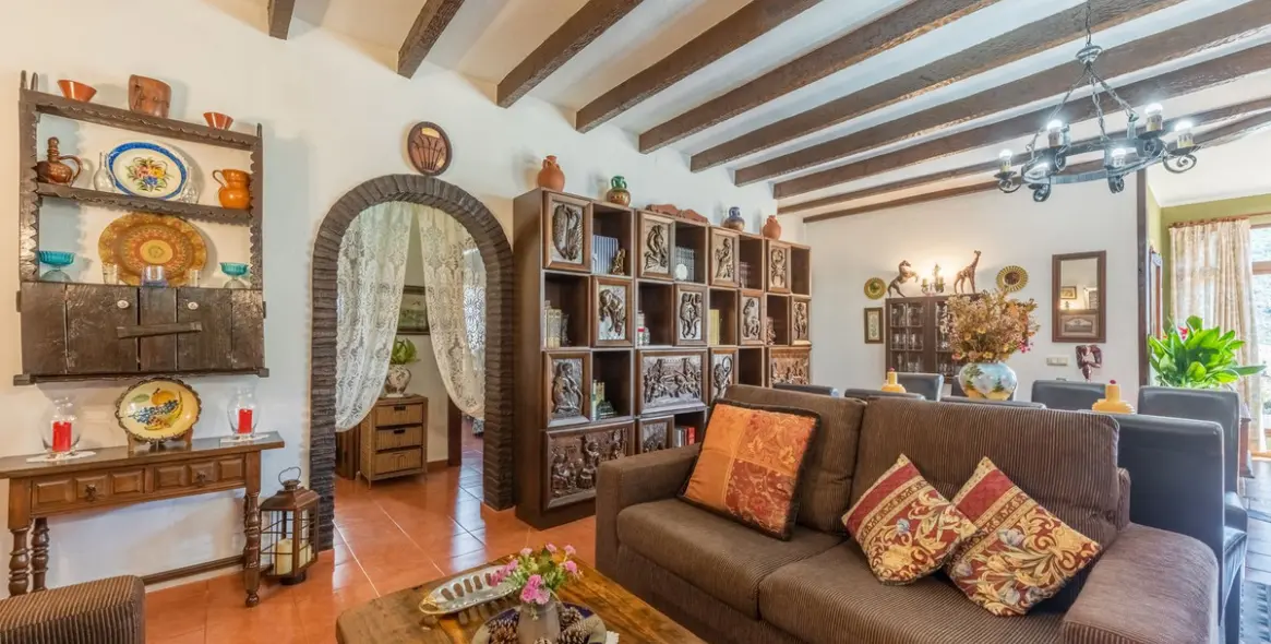 Sale of ground floor apartment in Benahavís 10