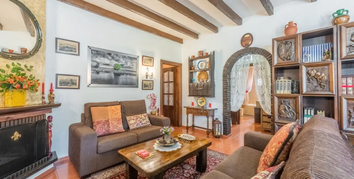 Sale of ground floor apartment in Benahavís 11