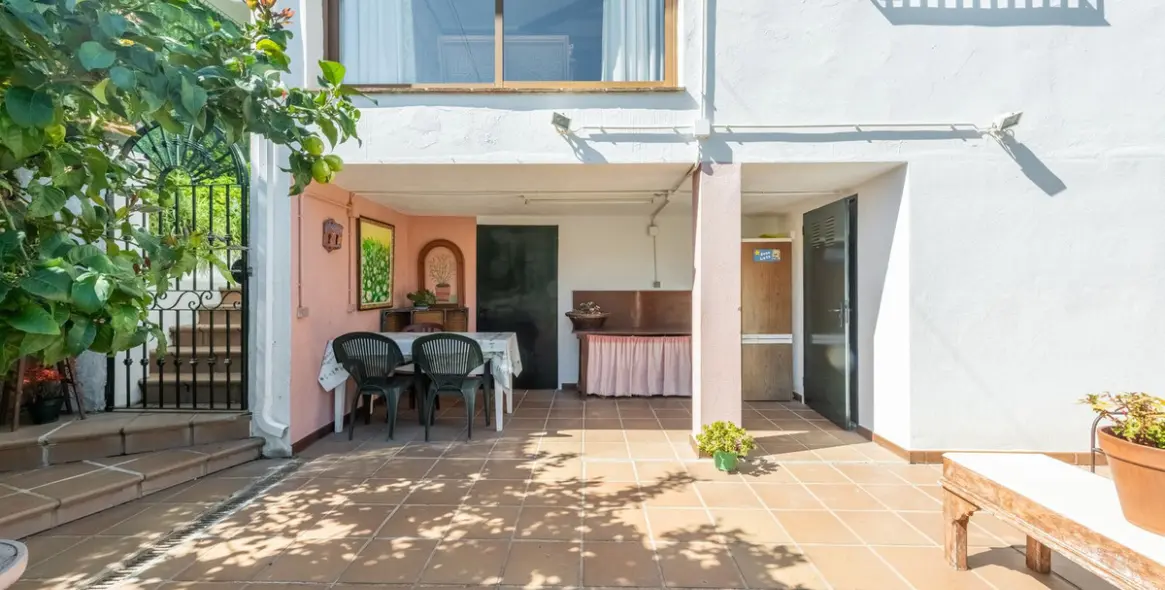 Sale of ground floor apartment in Benahavís 15