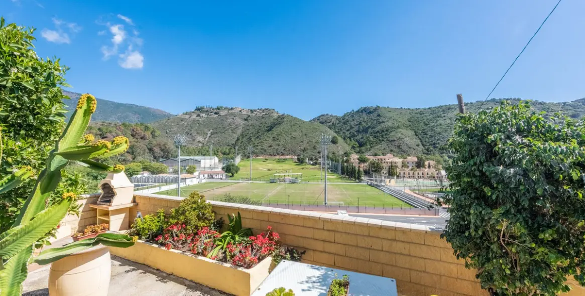 Sale of ground floor apartment in Benahavís 16