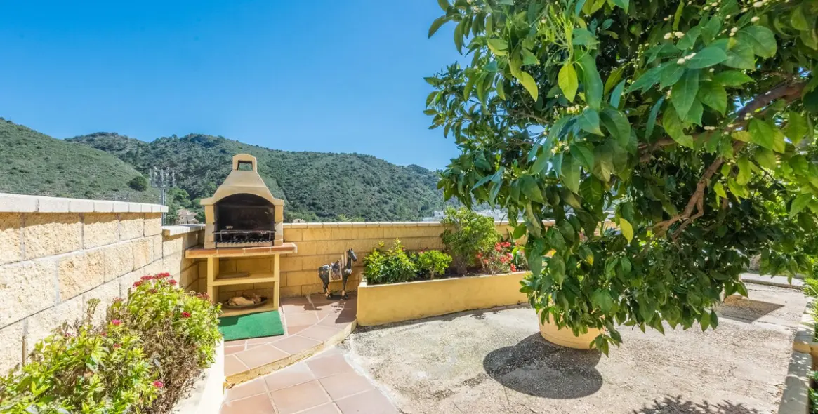 Sale of ground floor apartment in Benahavís 17