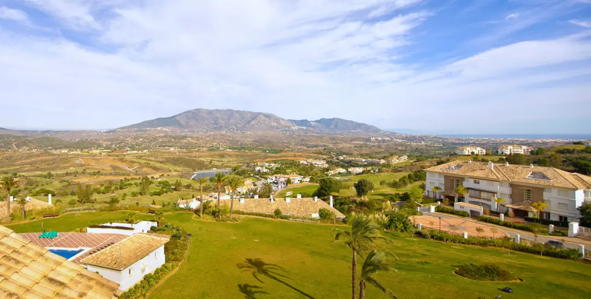 Venta de ático dúplex en La Cala Golf 15