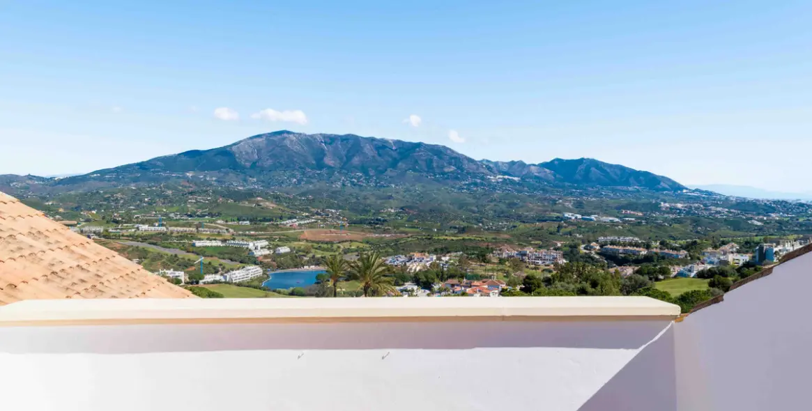 Venta de ático dúplex en La Cala Golf 17