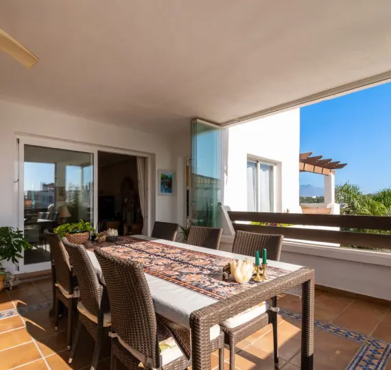 Middle floor apartment R4901584