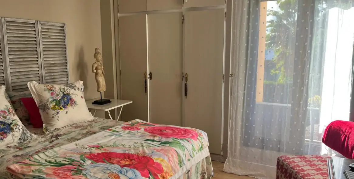 Sale of middle floor apartment in Puerto Banús 2