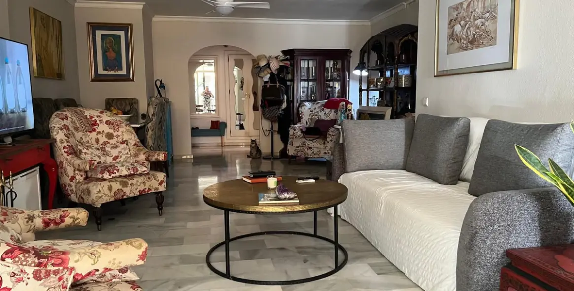 Sale of middle floor apartment in Puerto Banús 6