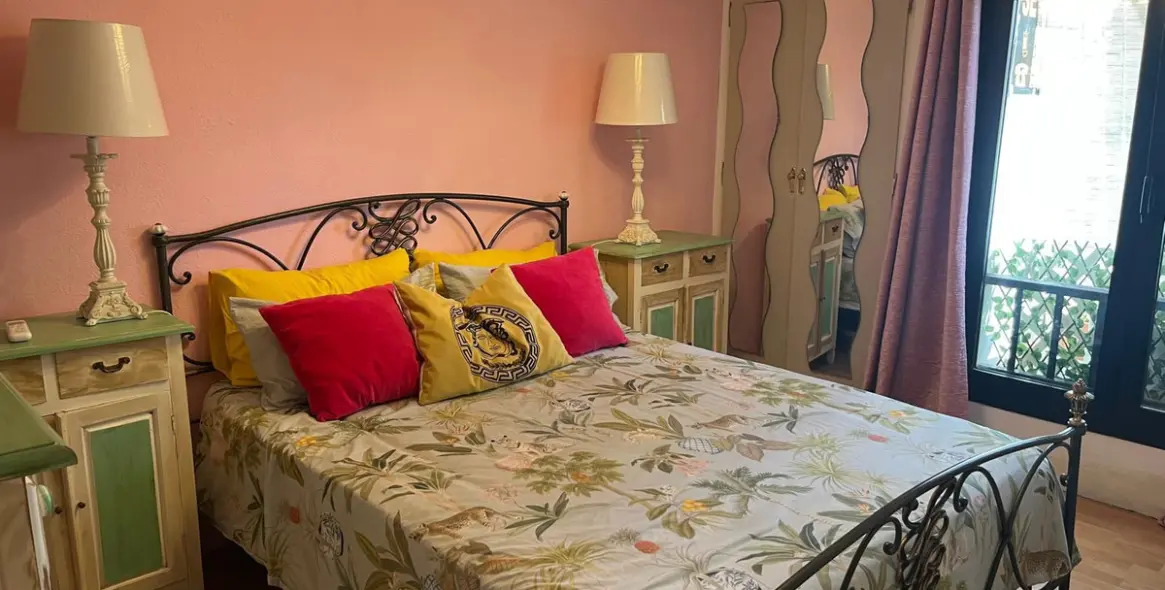 Sale of middle floor apartment in Puerto Banús 11