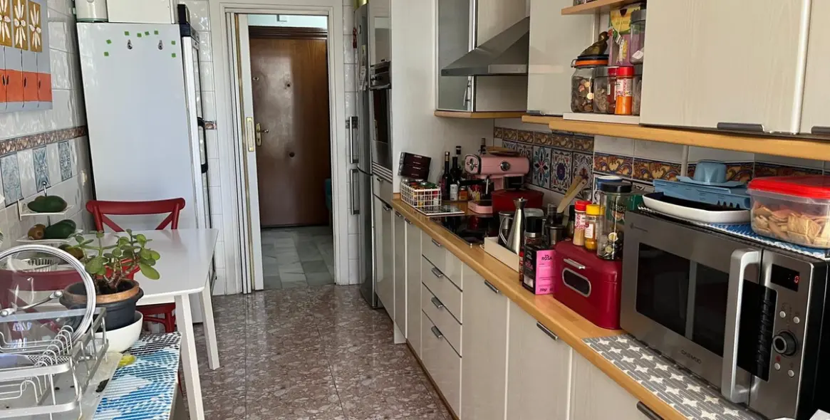 Sale of middle floor apartment in Puerto Banús 14