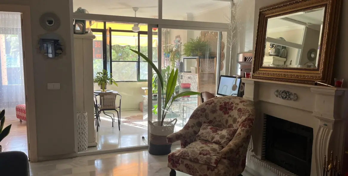 Sale of middle floor apartment in Puerto Banús 16