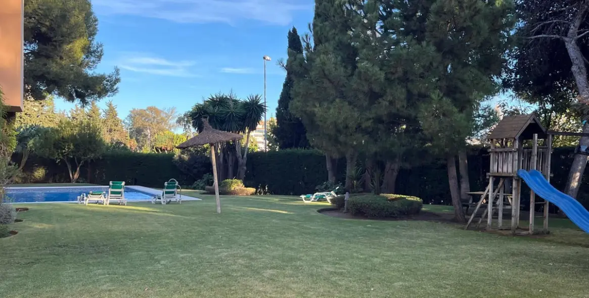 Sale of middle floor apartment in Puerto Banús 19