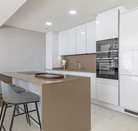 Sale of middle floor apartment in Casares Playa