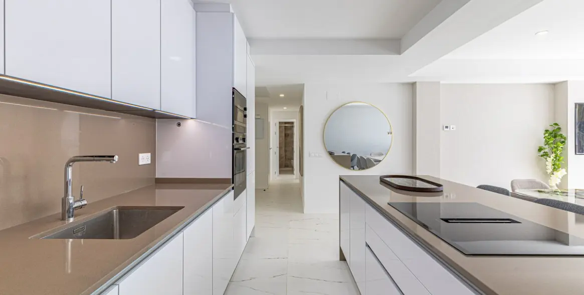 Sale of middle floor apartment in Casares Playa 5