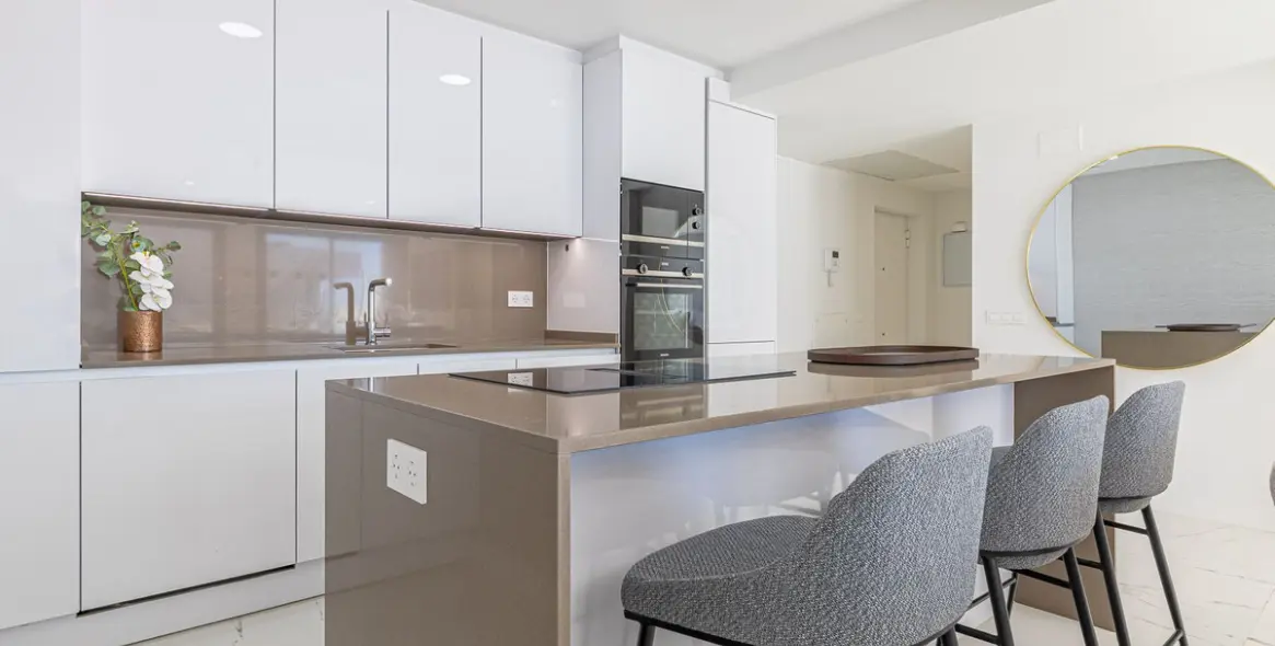 Sale of middle floor apartment in Casares Playa 6