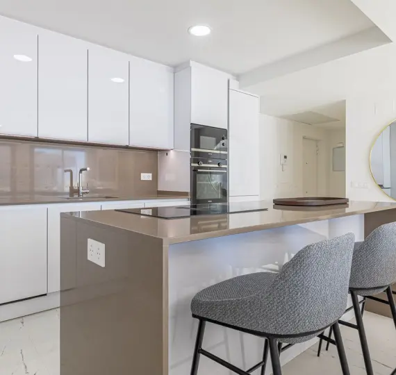 Sale of middle floor apartment in Casares Playa