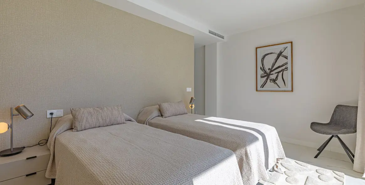 Sale of middle floor apartment in Casares Playa 13