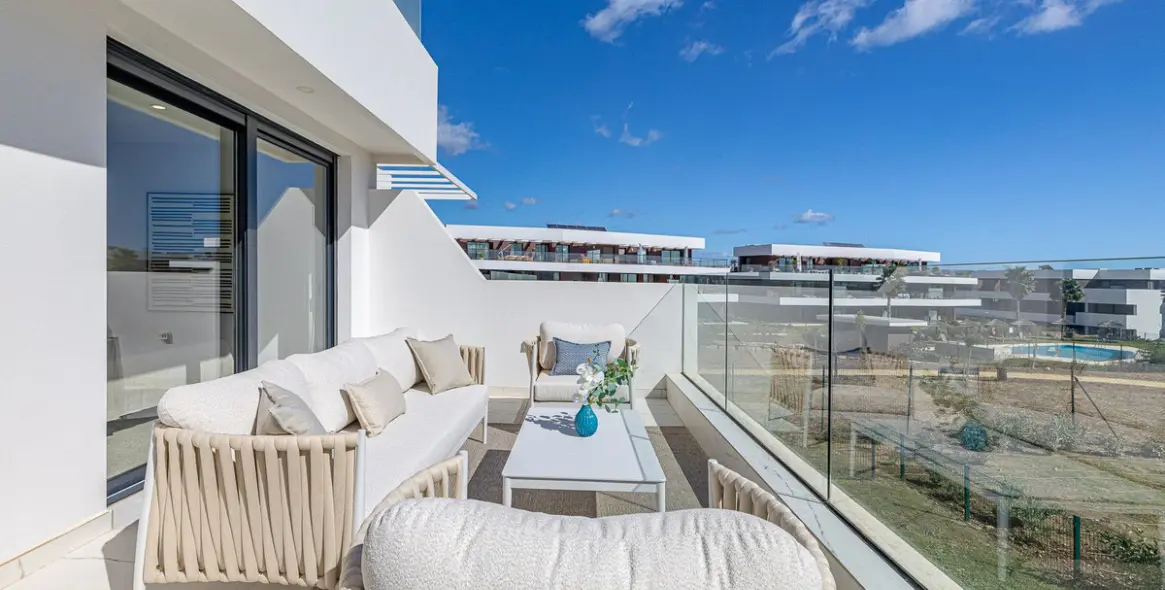 Sale of middle floor apartment in Casares Playa 18