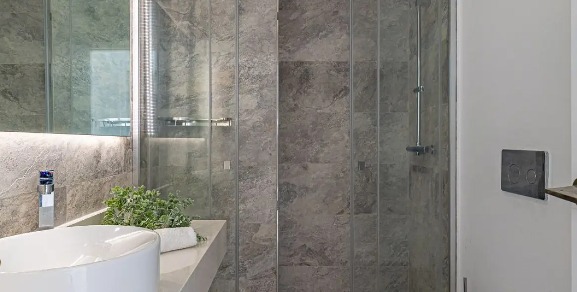 Sale of middle floor apartment in Casares Playa 21