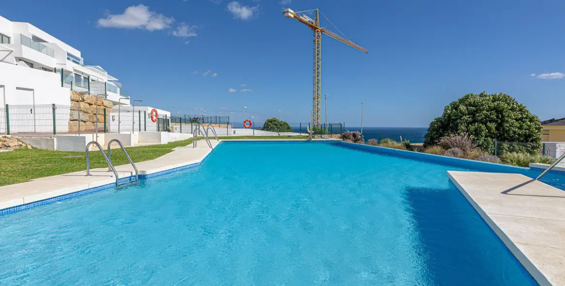 Sale of middle floor apartment in Casares Playa 24