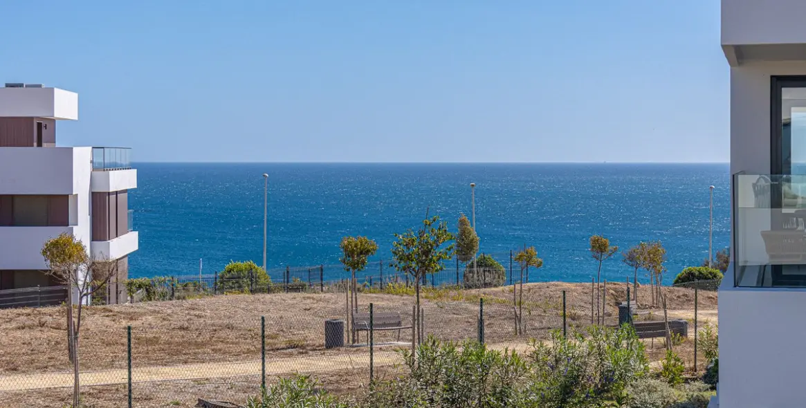 Sale of middle floor apartment in Casares Playa 25