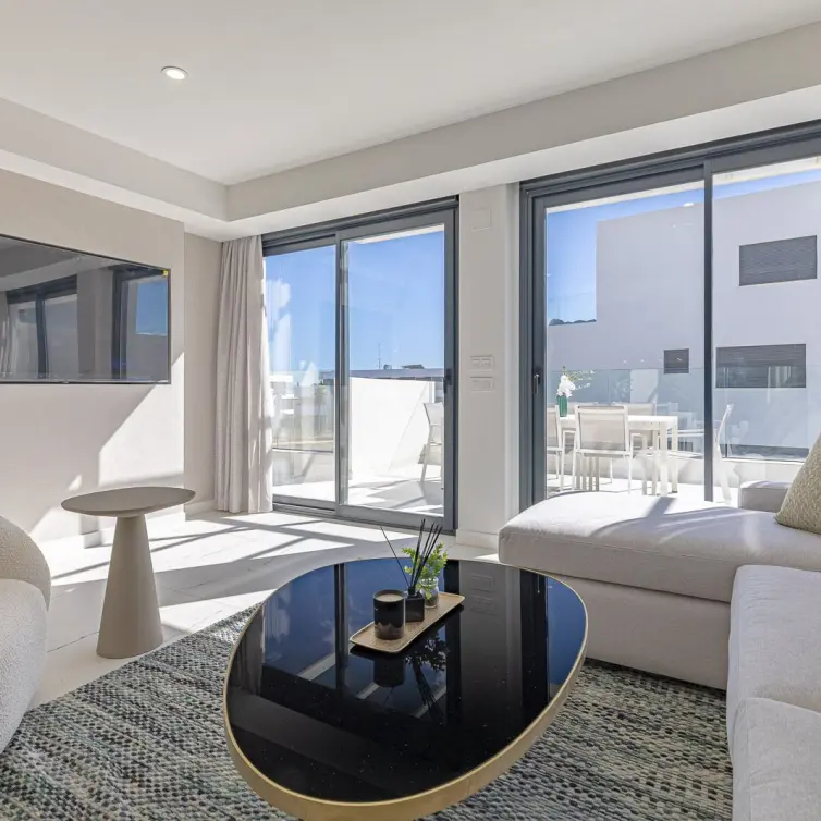 Sale of middle floor apartment in Casares Playa