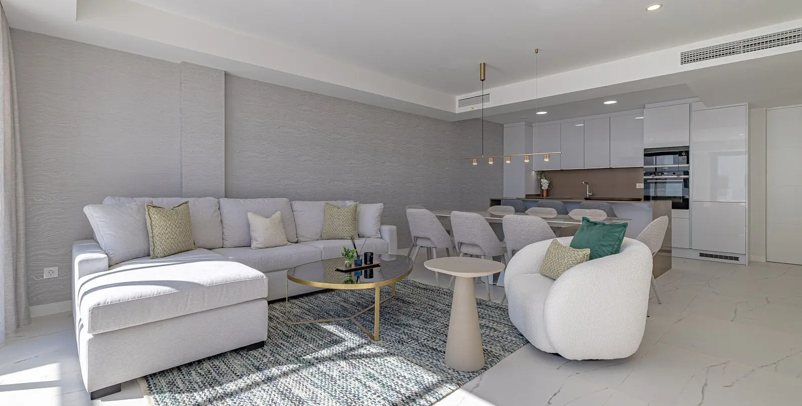 Sale of middle floor apartment in Casares Playa 4