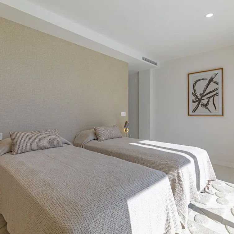Sale of middle floor apartment in Casares Playa