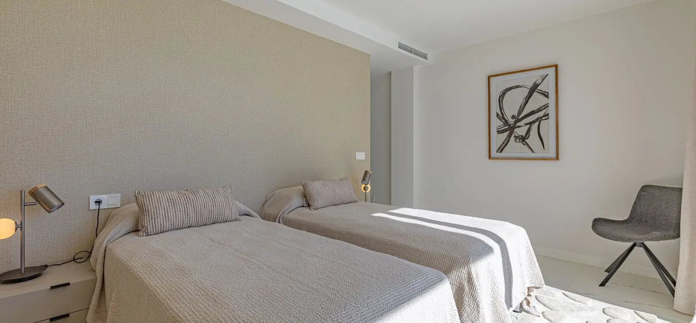 Sale of middle floor apartment in Casares Playa 4