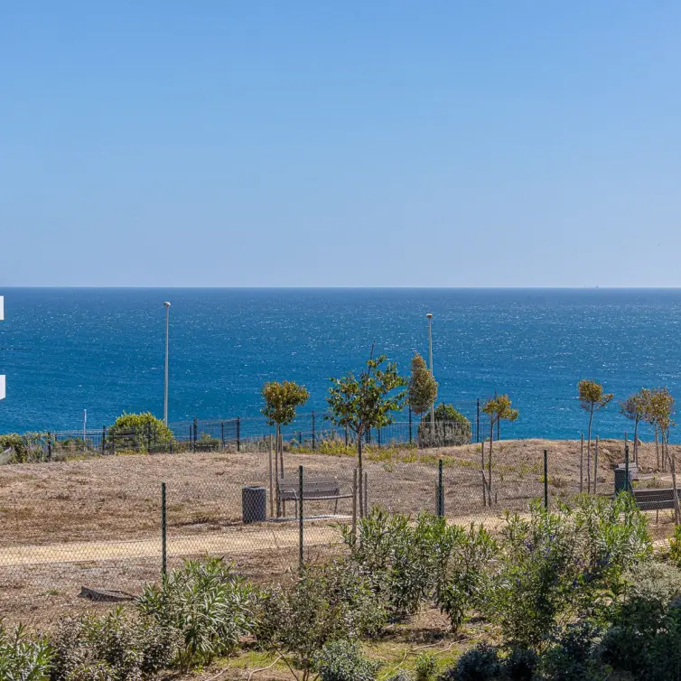 Sale of middle floor apartment in Casares Playa
