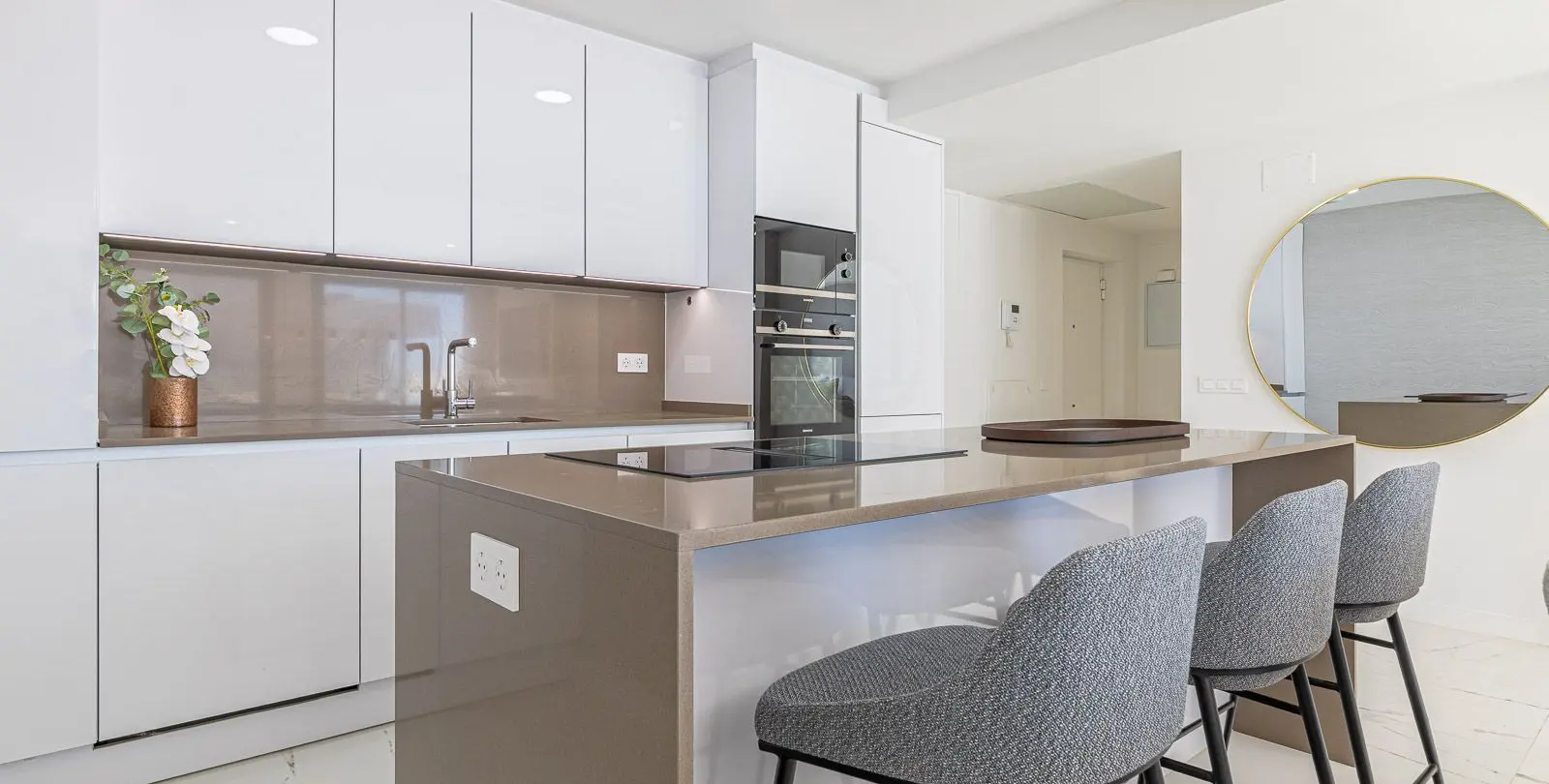 Sale of middle floor apartment in Casares Playa 9