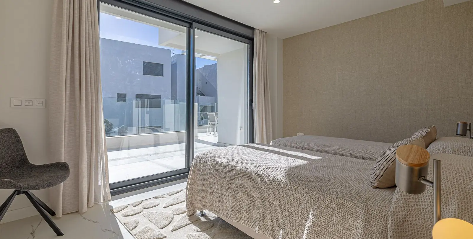 Sale of middle floor apartment in Casares Playa 15